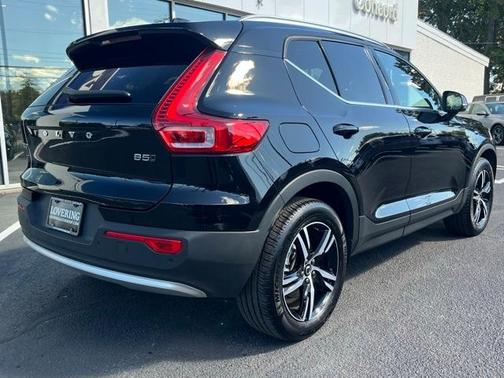 2025 Volvo XC40 B5 Core Bright Theme
