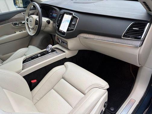 2023 Volvo XC90 Recharge Plug-In Hybrid T8 Ultimate Bright Theme 7-Seater