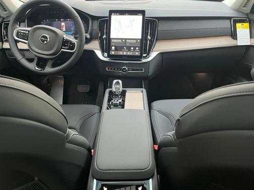 2025 Volvo XC90 B6 Plus 7-Seater