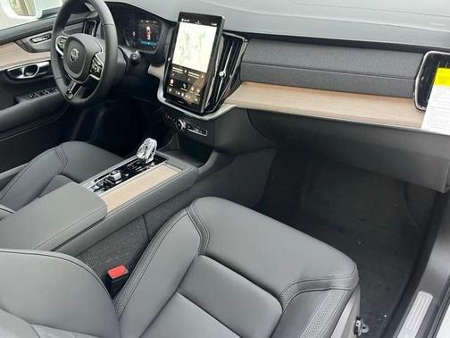 2025 Volvo XC90 B6 Plus 7-Seater