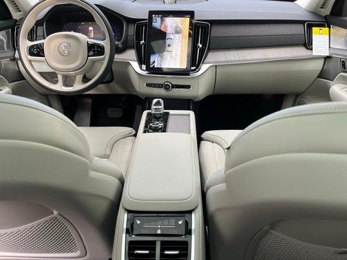 2025 Volvo XC90 B6 Ultra