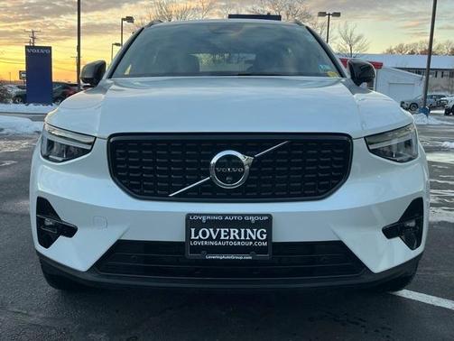 2025 Volvo XC40 B5 Plus Dark Theme