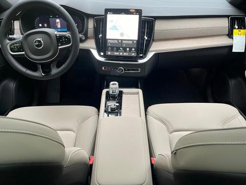 2026 Volvo XC90 B6 Plus 6-Seater