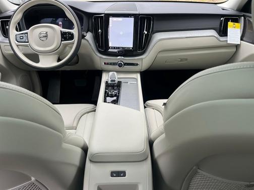 2025 Volvo XC60 Plug-In Hybrid T8 Ultra