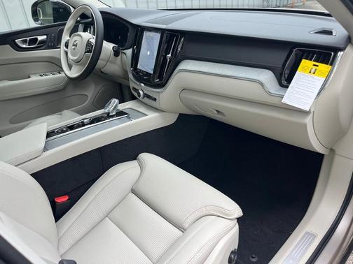 2025 Volvo XC60 Plug-In Hybrid T8 Ultra