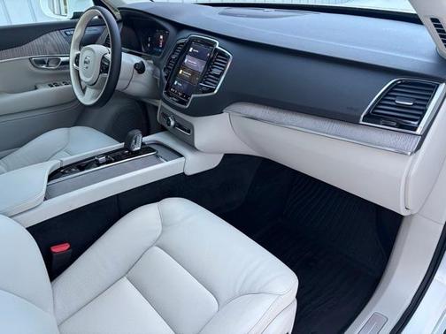 2024 Volvo XC90 Recharge Plug-In Hybrid T8 Plus Bright Theme 7 Passenger