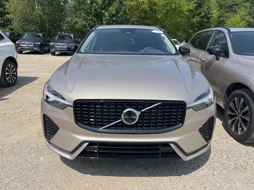 2025 Volvo XC60 B5 Plus Dark Theme