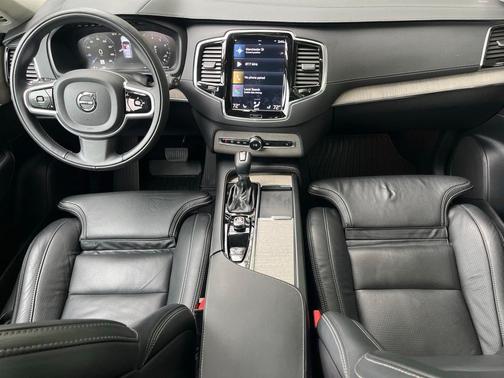 2022 Volvo XC90 T6 Inscription 7 Passenger