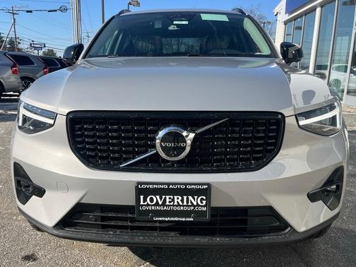 2025 Volvo XC40 B5 Ultra Dark Theme
