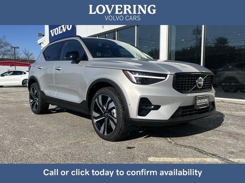 2025 Volvo XC40 B5 Ultra Dark Theme