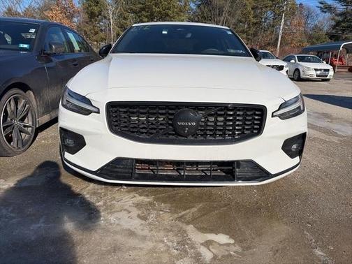 2024 Volvo S60 B5 Plus Black Edition