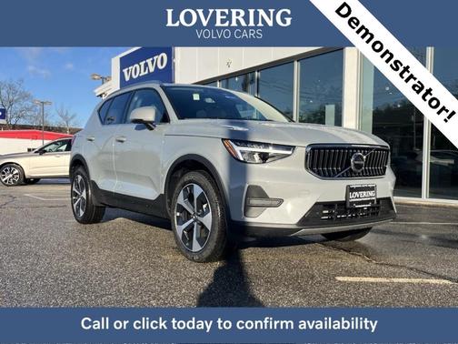 2025 Volvo XC40 B5 Core Bright Theme