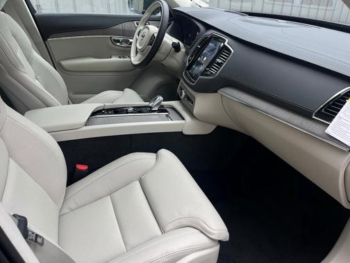2025 Volvo XC90 Plug-In Hybrid T8 Ultra 7-Seater