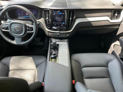 2025 Volvo XC60 Plug-In Hybrid T8 Plus