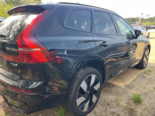 2025 Volvo XC60 Plug-In Hybrid T8 Plus