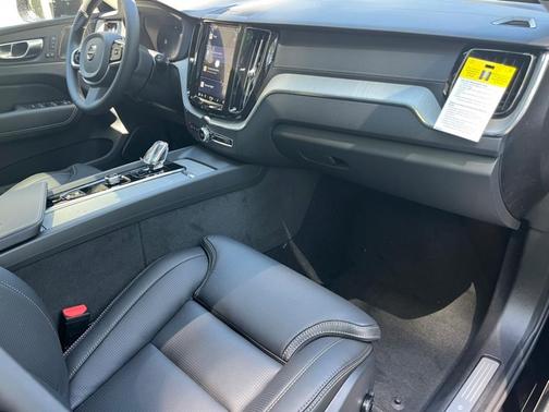 2025 Volvo XC60 B5 Ultra