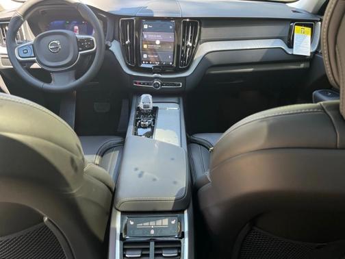 2025 Volvo XC60 B5 Ultra