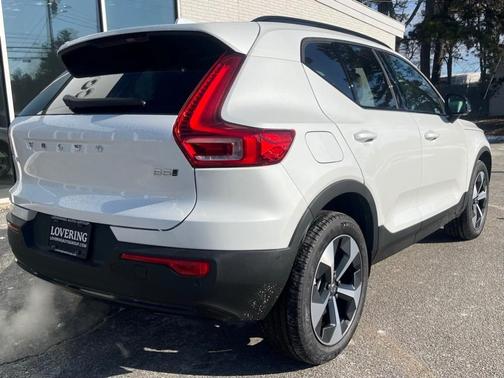 2025 Volvo XC40 B5 Plus Dark Theme