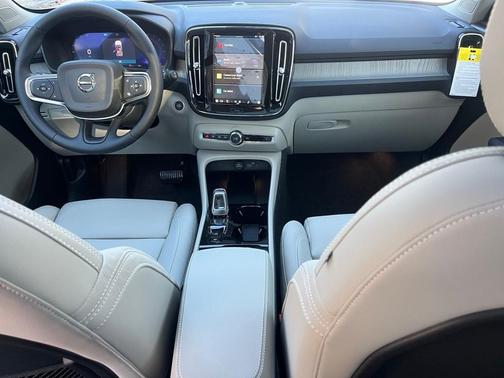 2025 Volvo XC40 B5 Plus Dark Theme