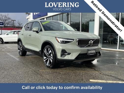 2025 Volvo XC40 B5 Plus Bright Theme