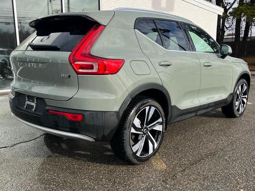 2025 Volvo XC40 B5 Plus Bright Theme