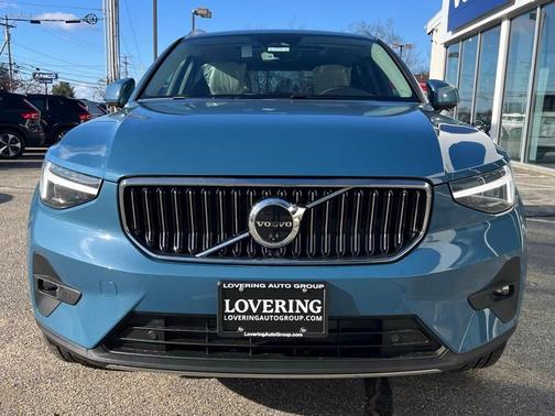 2025 Volvo XC40 B5 Plus Bright Theme