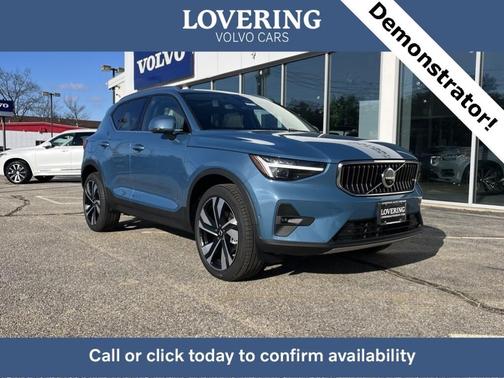 2025 Volvo XC40 B5 Plus Bright Theme