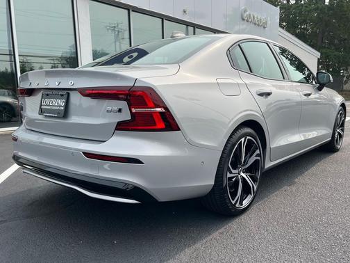 2024 Volvo S60 B5 Ultimate Dark Theme
