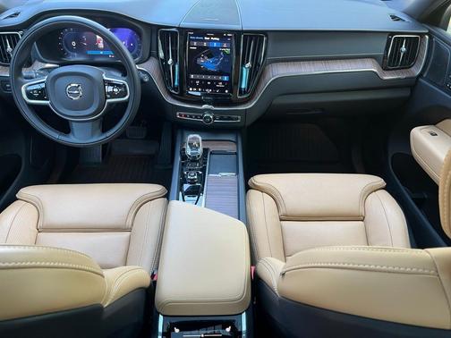 2022 Volvo XC60 B5 Inscription