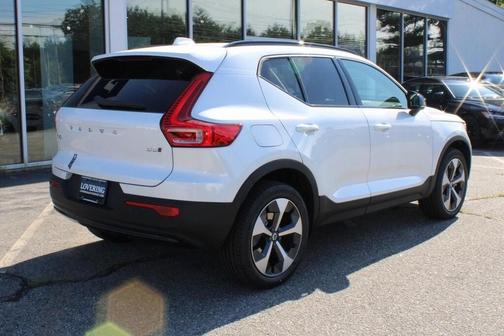 2025 Volvo XC40 B5 Plus Dark Theme