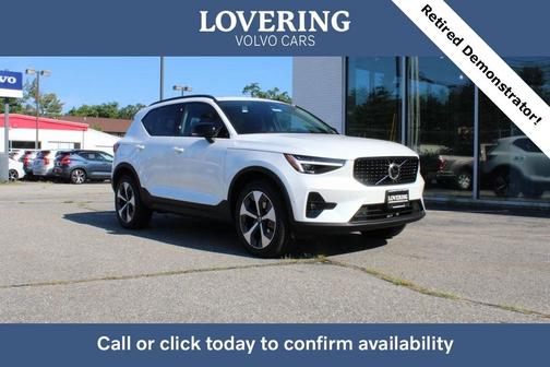 2025 Volvo XC40 B5 Plus Dark Theme