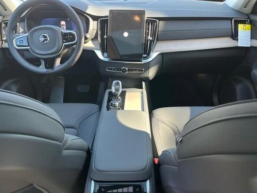 2025 Volvo XC90 B6 Plus 7-Seater