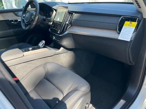 2025 Volvo XC90 B6 Plus 7-Seater