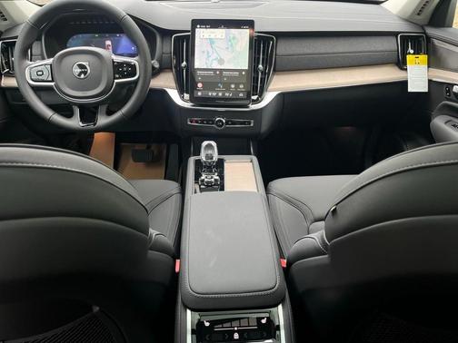 2025 Volvo XC90 B5 Plus 7-Seater