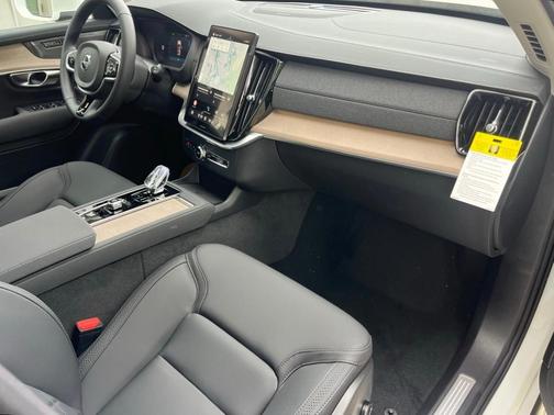 2025 Volvo XC90 B5 Plus 7-Seater