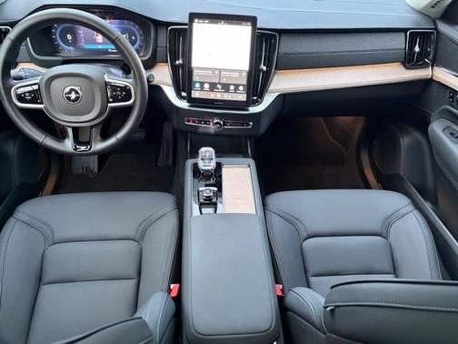 2025 Volvo XC90 B6 Plus 7-Seater