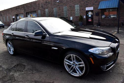 Photo 4 of 32 of 2013 BMW 535 i xDrive