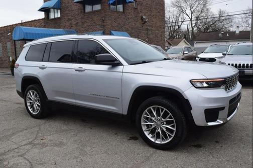 2023 Jeep Grand Cherokee L Laredo