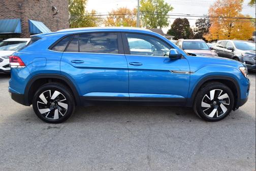 2024 Volkswagen Atlas Cross Sport 2.0T SE w/Technology 4MOTION
