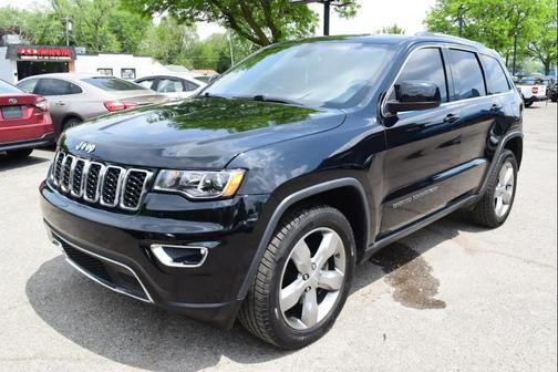 Diamond Black Crystal Pearlcoat 2020 Jeep Grand Cherokee Laredo