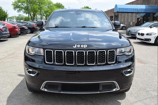 Diamond Black Crystal Pearlcoat 2020 Jeep Grand Cherokee Laredo