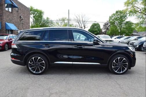 Infinite Black Metallic Clearcoat 2023 Lincoln Aviator Reserve AWD