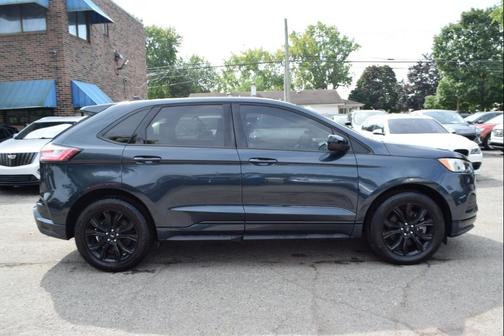 2022 Ford Edge SE