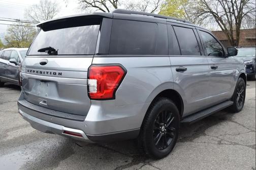 Iconic Silver Metallic 2022 Ford Expedition XLT