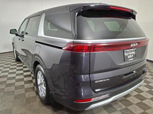 2023 Kia Carnival LX