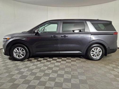 2023 Kia Carnival LX