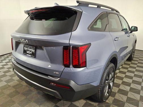 Everlasting Silver 2023 Kia Sorento EX