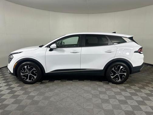 Glacial White Pearl 2023 Kia Sportage EX
