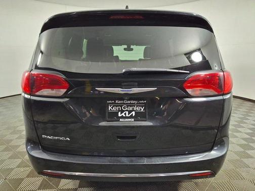 2018 Chrysler Pacifica Touring-L