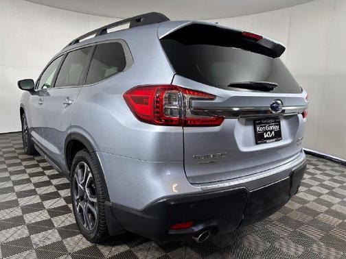 Ice Silver Metallic 2024 Subaru Ascent Limited 7-Passenger